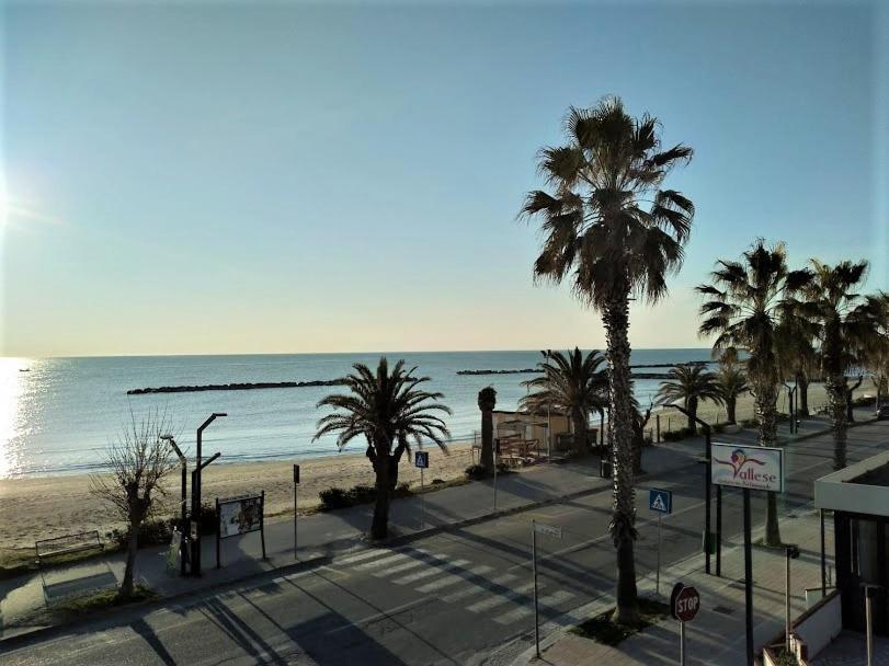 Appartamento Alighieri primissima fila mare Martinsicuro Esterno foto